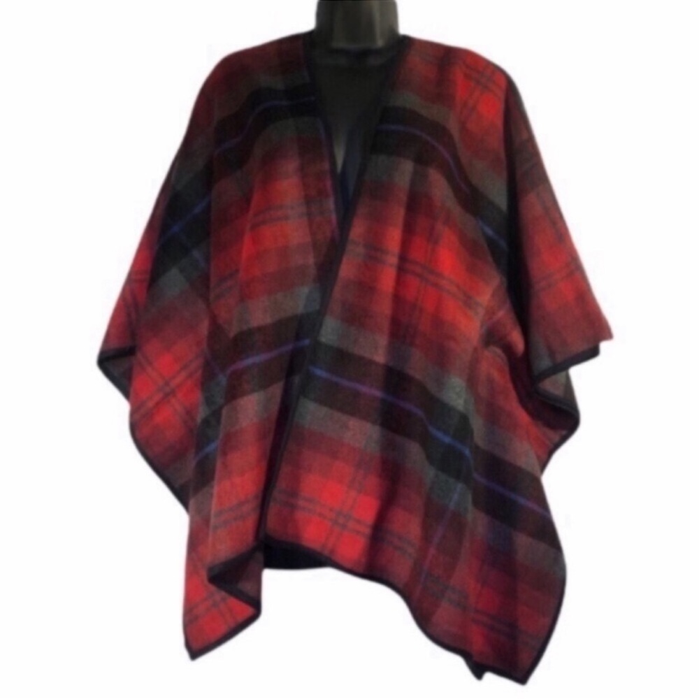 New with tags Old Navy Plaid Women's Size XS-S Coat material Shawl Cape